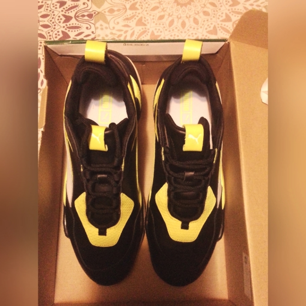 New in Box! Men's Pumas size 13